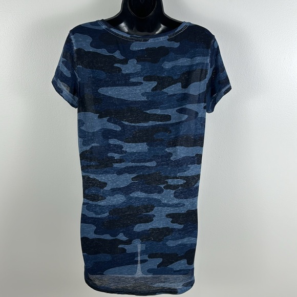✨3/$25✨ Lucky Brand Blue Camo Semi-Sheer T-Shirt - M - Picture 6 of 8